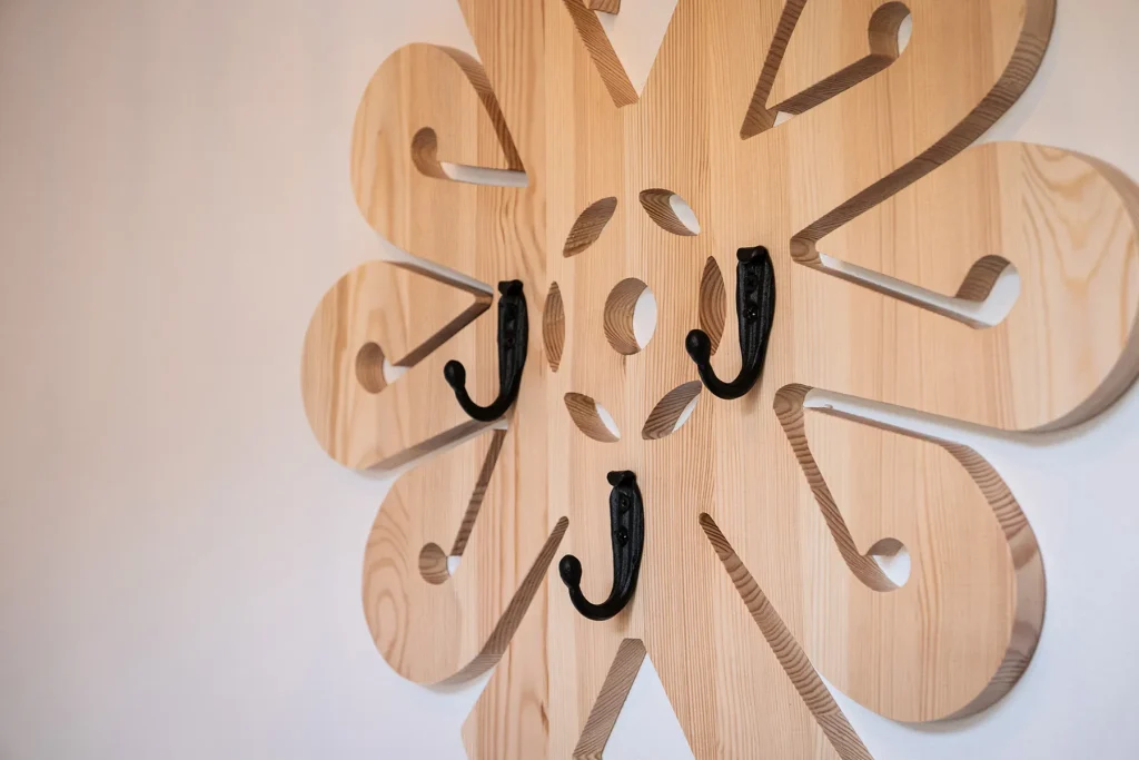 Góralskie ozdoby w domkach na wynajem w Pienianach